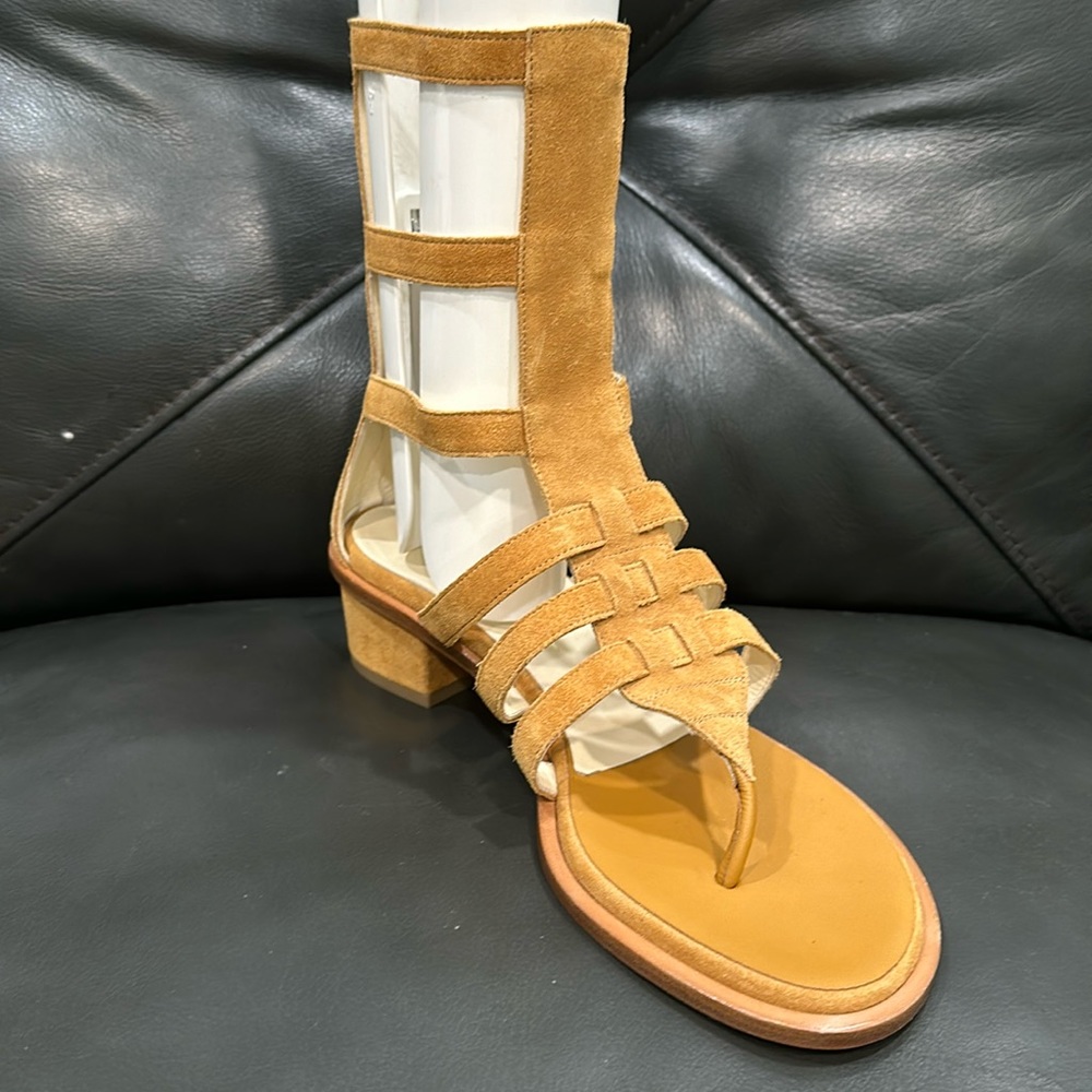 Chanel Gladiator Summer Strap Flat color Beige-Helens Chanel size 8D-38